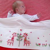 [afbeelding: Fitted sheet from Cottonbaby, sheet from Room Seven and daughter Diede.]